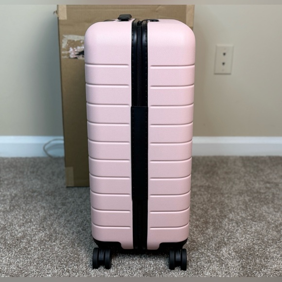 Away Bigger carry on - Picture 6 of 9